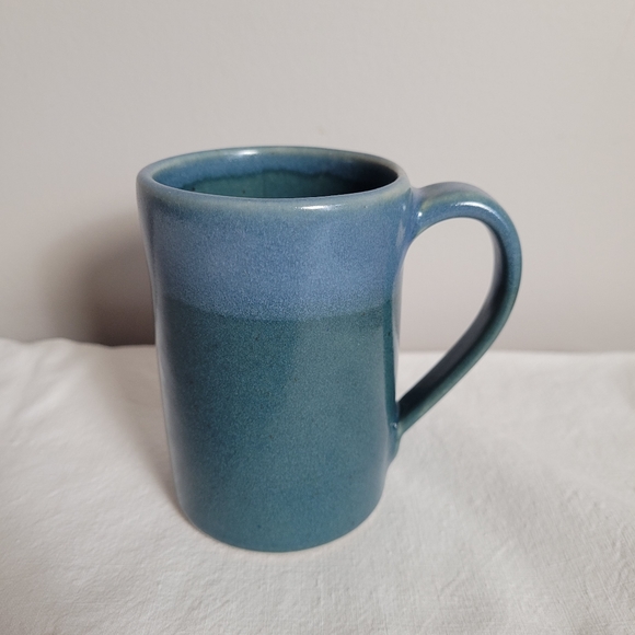Handcrafted blue ceramic mug - Picture 3 of 8